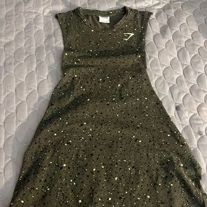 Cutoff sleeve gym shark top